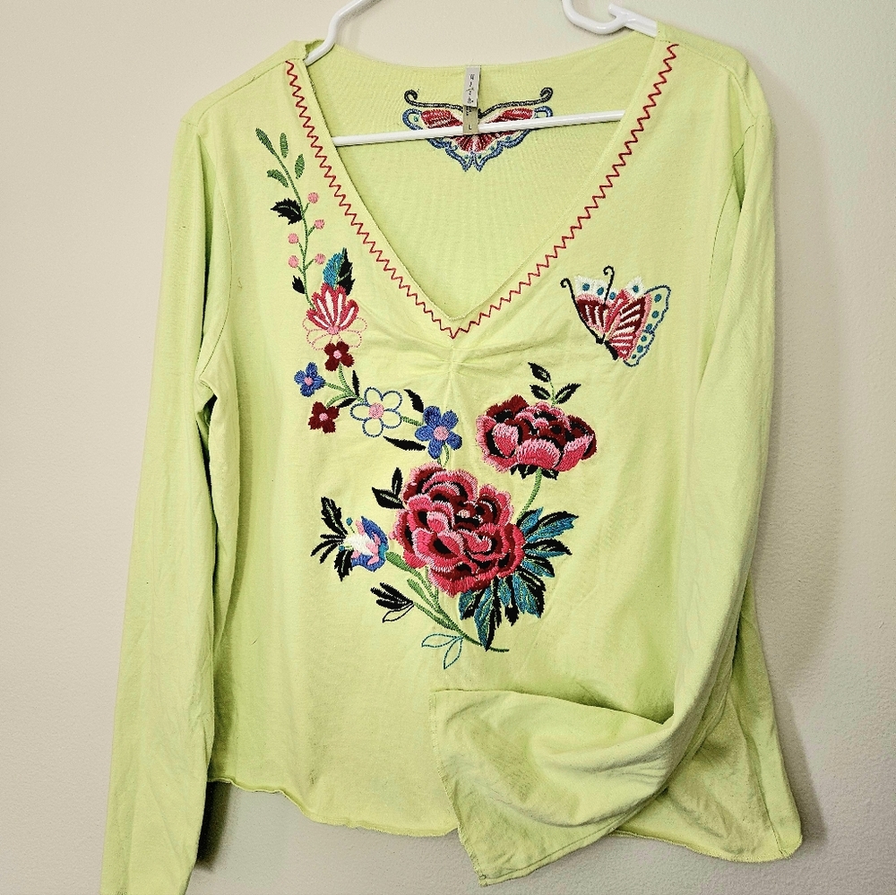 White Stag Floral embroidered boho style top